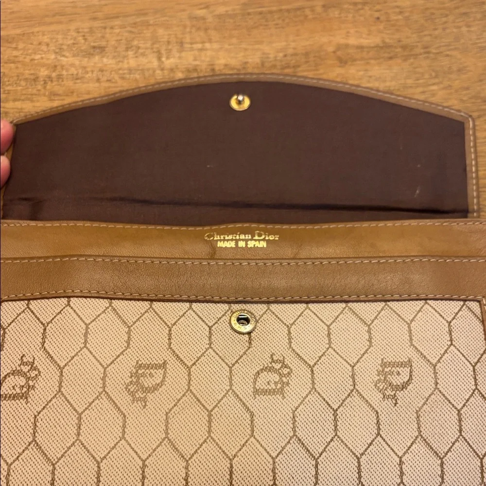 Christian Dior Vintage Honeycomb Signature Logo Wallet Designer pre owned. 25